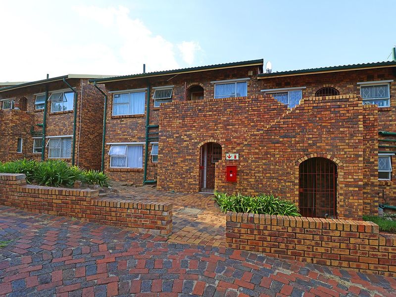 Townhouse For Sale In Sandton - Photo 1