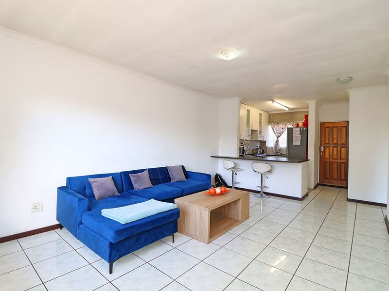 Townhouse For Sale In Sandton - Photo 2
