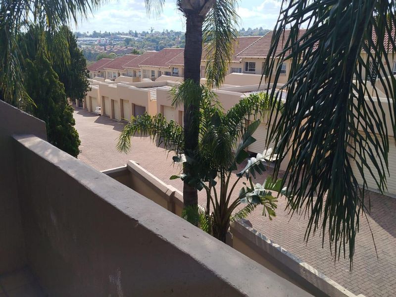 Townhouse For Sale In Midrand - Photo 2