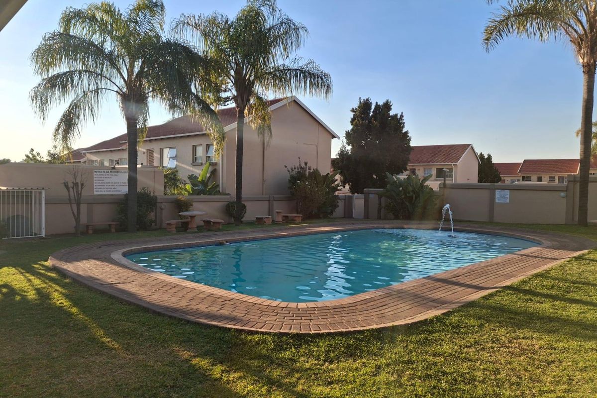 Townhouse For Sale In Midrand - Photo 3