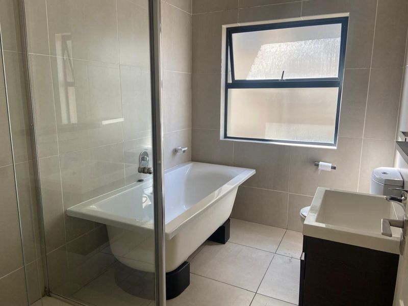 Apartment Rental Monthly In Sandton - Photo 9