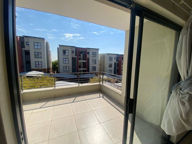 Apartment Rental Monthly In Sandton - Photo 2