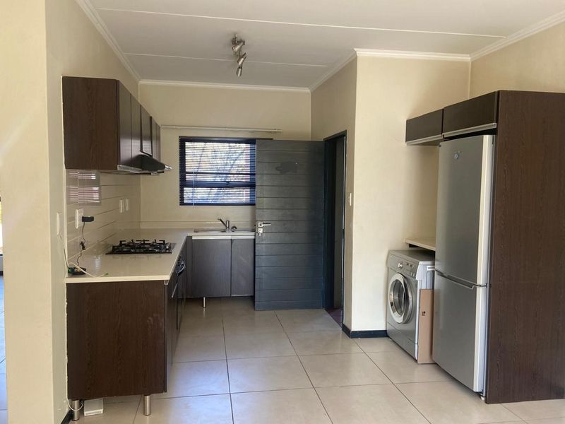 Apartment Rental Monthly In Sandton - Photo 4