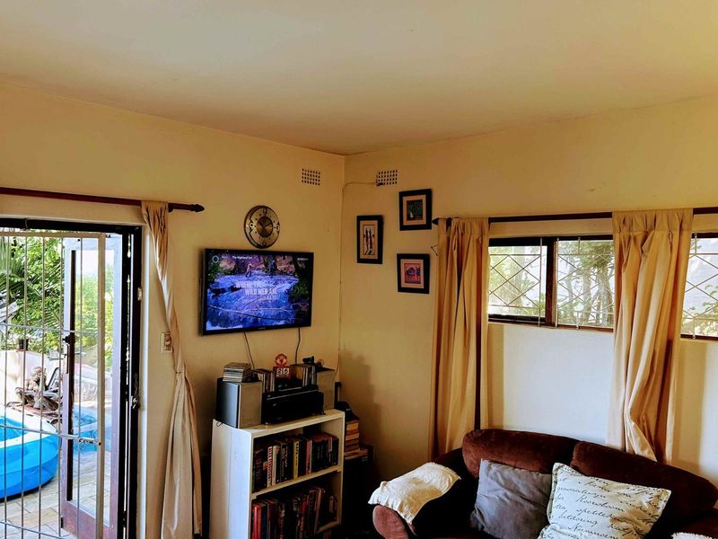 House For Sale In Hibberdene - Photo 4