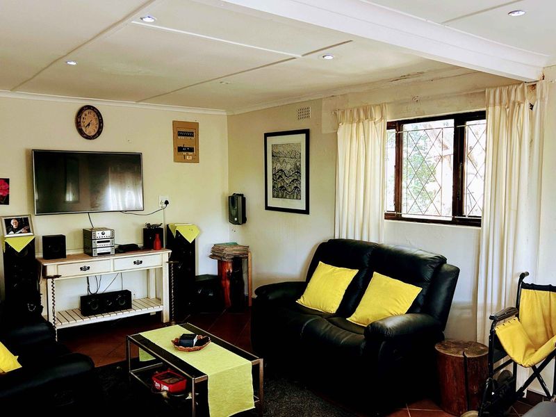 House For Sale In Hibberdene - Photo 8