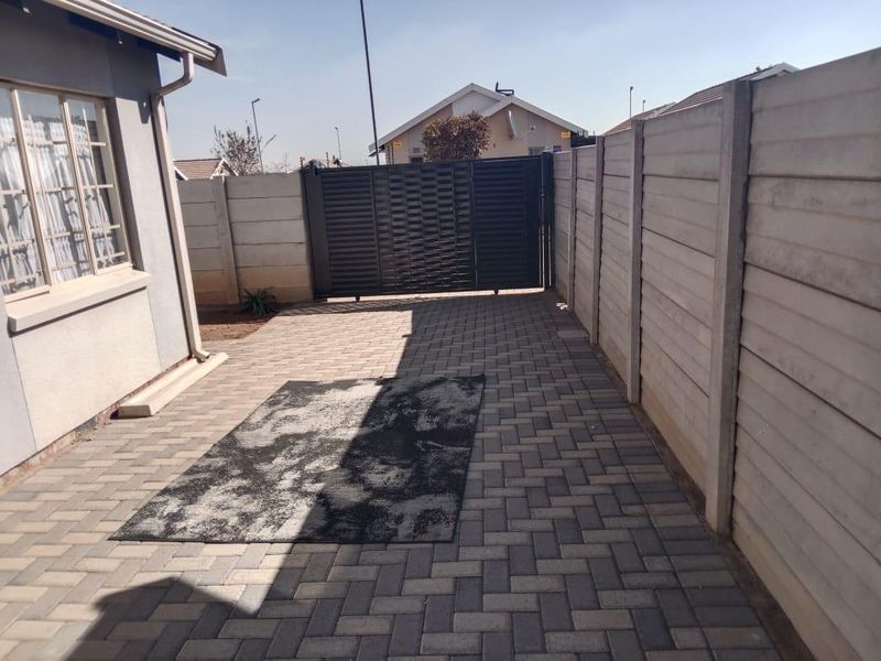 House For Sale In Alberton - Photo 3