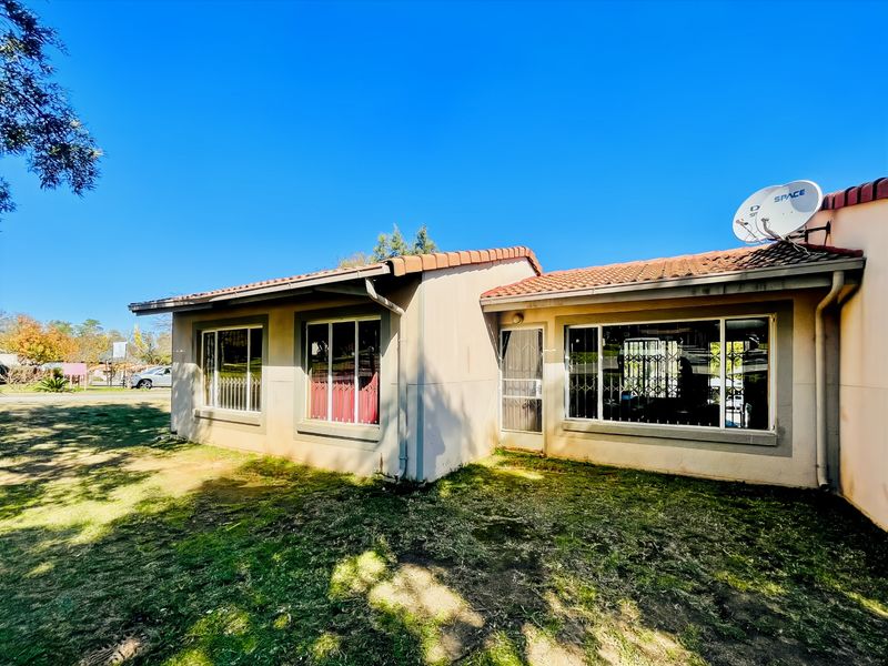 Townhouse Rental Monthly In Midrand - Photo 2