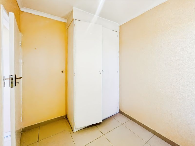 Townhouse Rental Monthly In Midrand - Photo 10