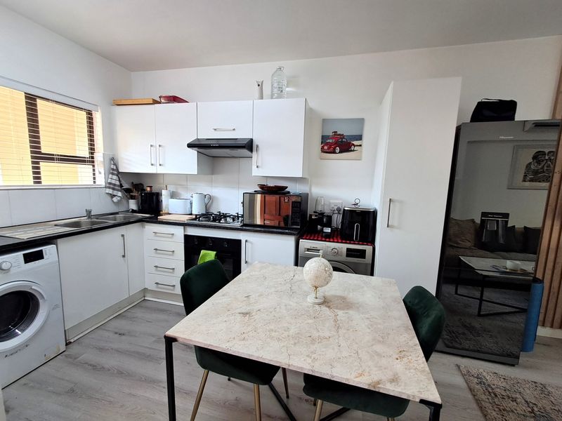 Apartment Rental Monthly In Randburg - Photo 4