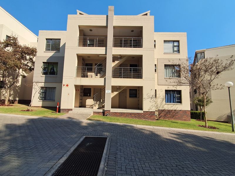 Apartment Rental Monthly In Sandton - Photo 2