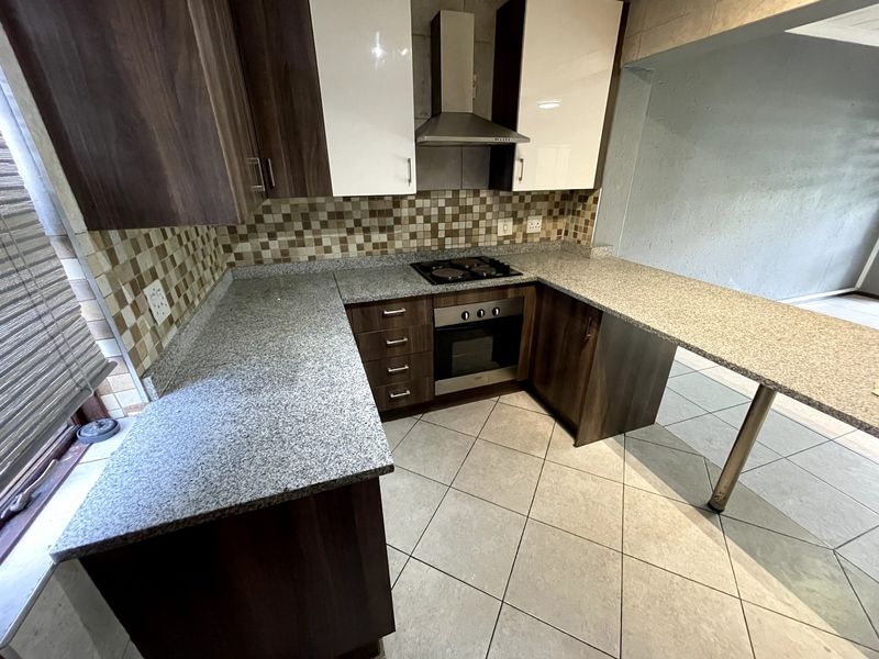 Townhouse Rental Monthly In Benoni - Photo 4