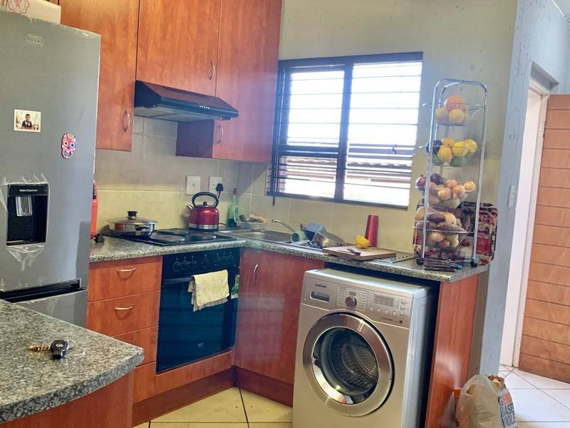 Apartment Rental Monthly In Sandton - Photo 2