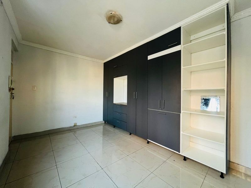 Apartment For Sale In Durban - Photo 2
