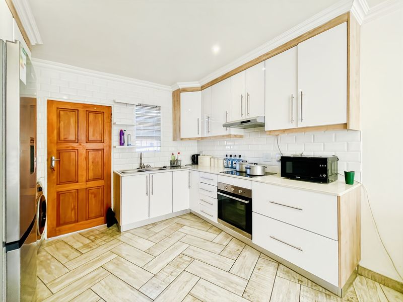 Townhouse For Sale In Centurion - Photo 2