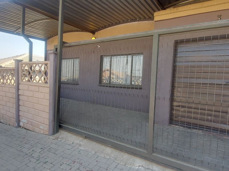 House Rental Monthly In Tembisa - Photo 1