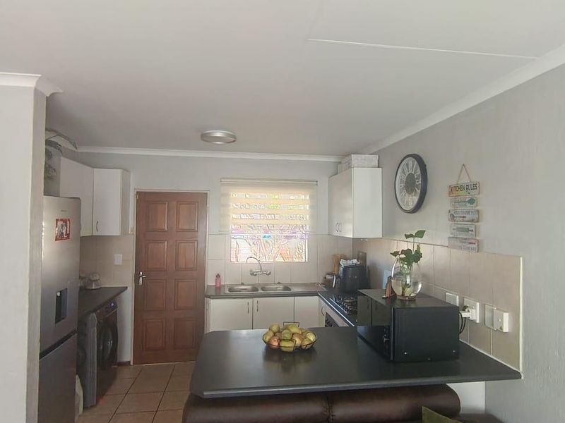Townhouse For Sale In Centurion - Photo 7