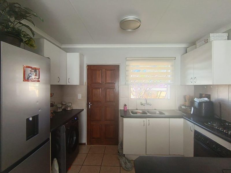 Townhouse For Sale In Centurion - Photo 4