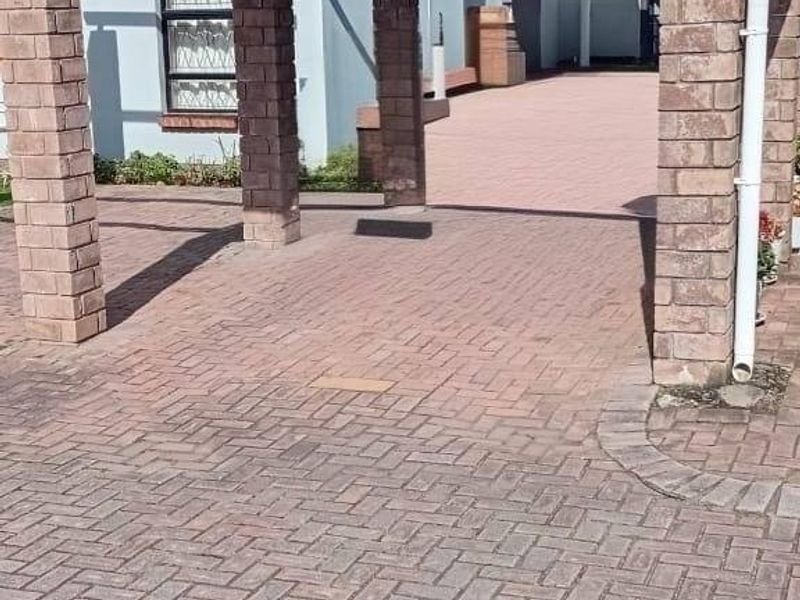 Townhouse For Sale In Port Elizabeth - Photo 4