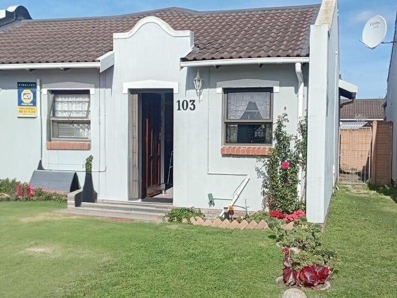Townhouse For Sale In Port Elizabeth - Photo 2