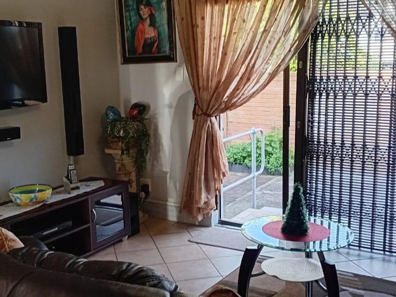 Townhouse For Sale In Port Elizabeth - Photo 10