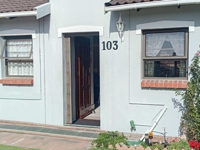 Townhouse For Sale In Port Elizabeth - Photo 3