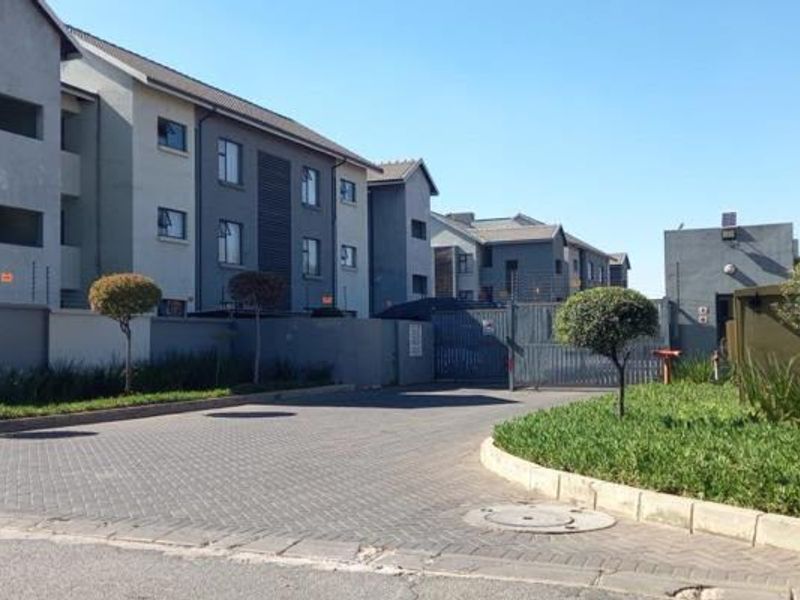 Apartment For Sale In Boksburg - Photo 2