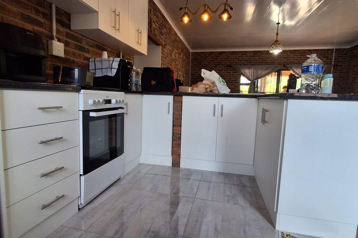 House Rental Monthly In Port Edward - Photo 3
