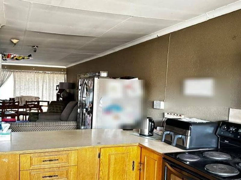 Townhouse For Sale In Boksburg - Photo 2