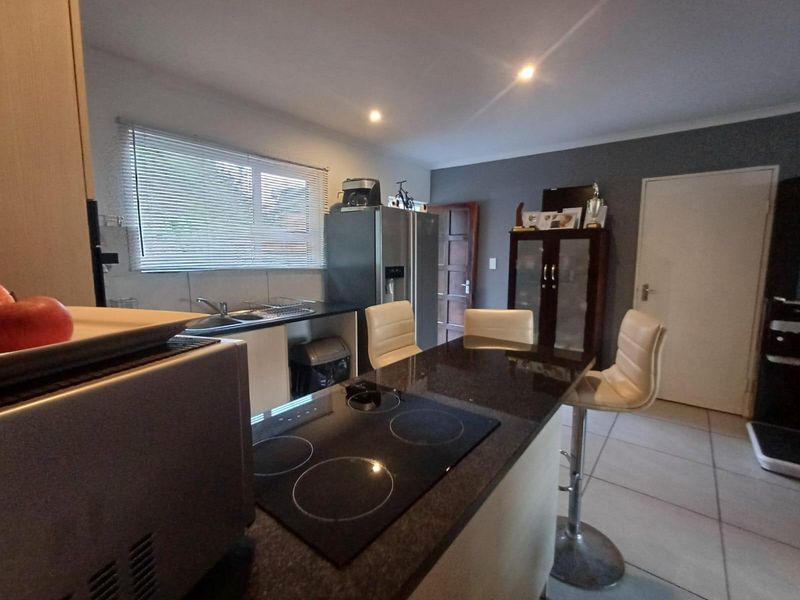Townhouse For Sale In Port Shepstone - Photo 5
