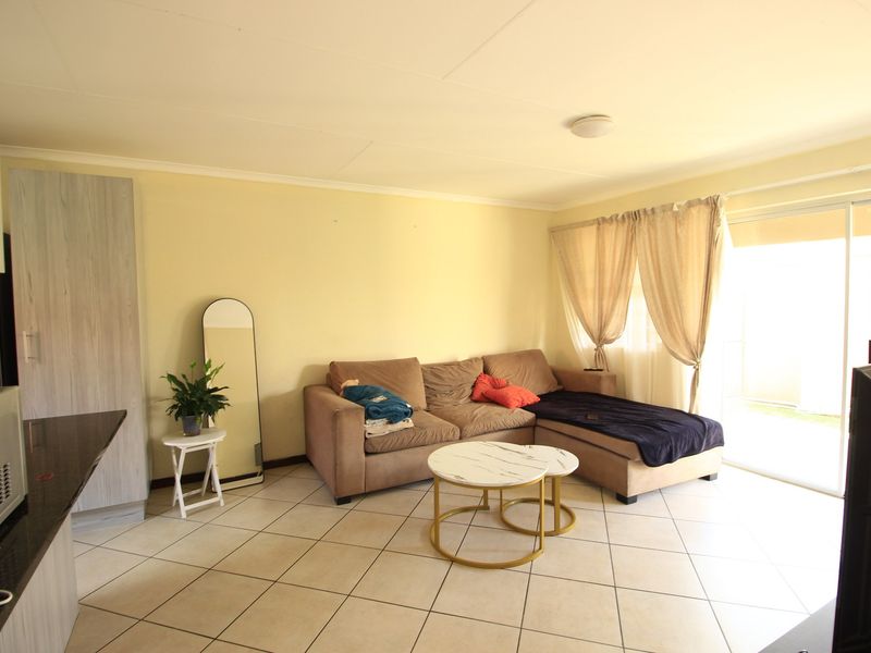 Townhouse For Sale In Boksburg - Photo 5