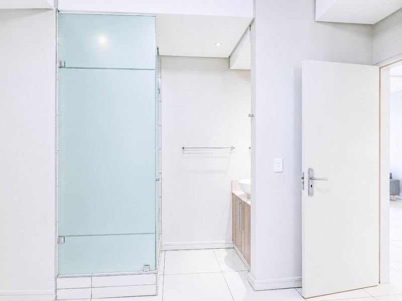 Apartment For Sale In Johannesburg - Photo 9