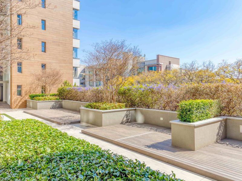 Apartment For Sale In Johannesburg - Photo 3