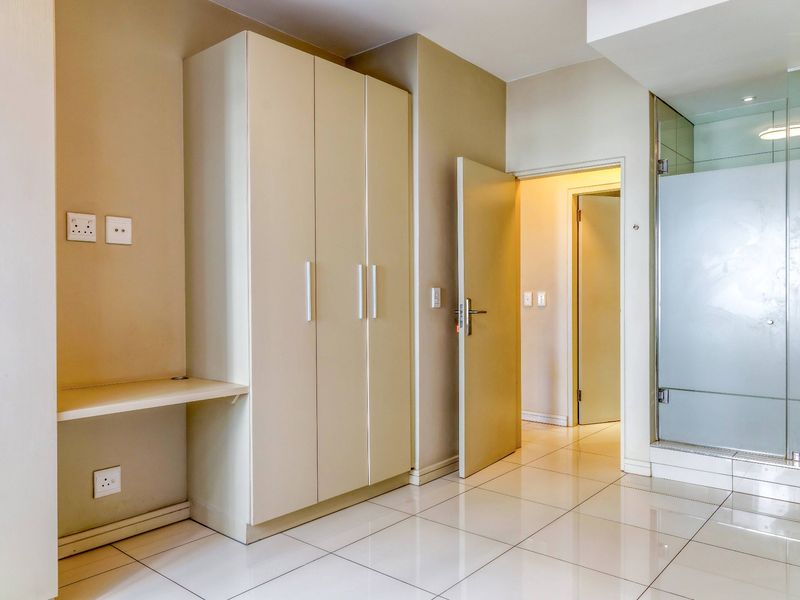 Apartment For Sale In Johannesburg - Photo 9