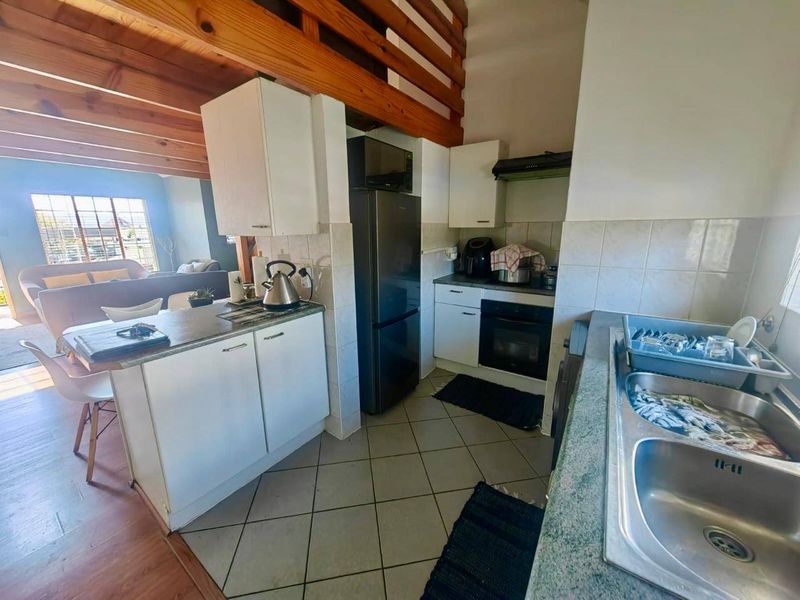 Townhouse For Sale In Edenvale - Photo 7