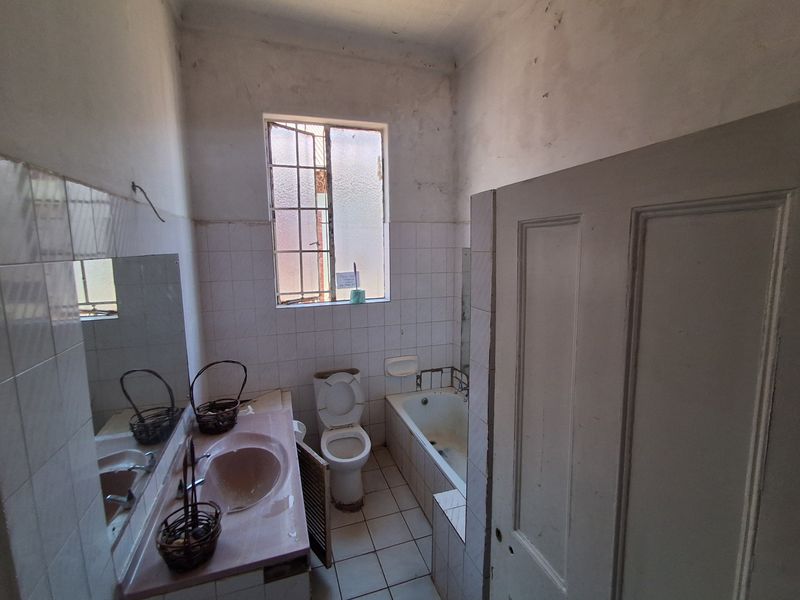 House For Sale In Johannesburg - Photo 6