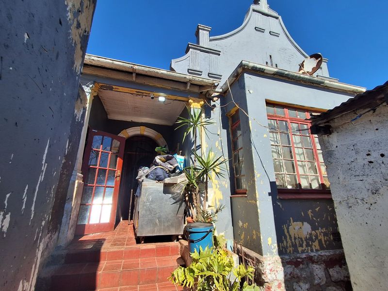 House For Sale In Johannesburg - Photo 2