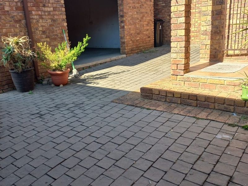 Cluster Rental Monthly In Edenvale - Photo 3