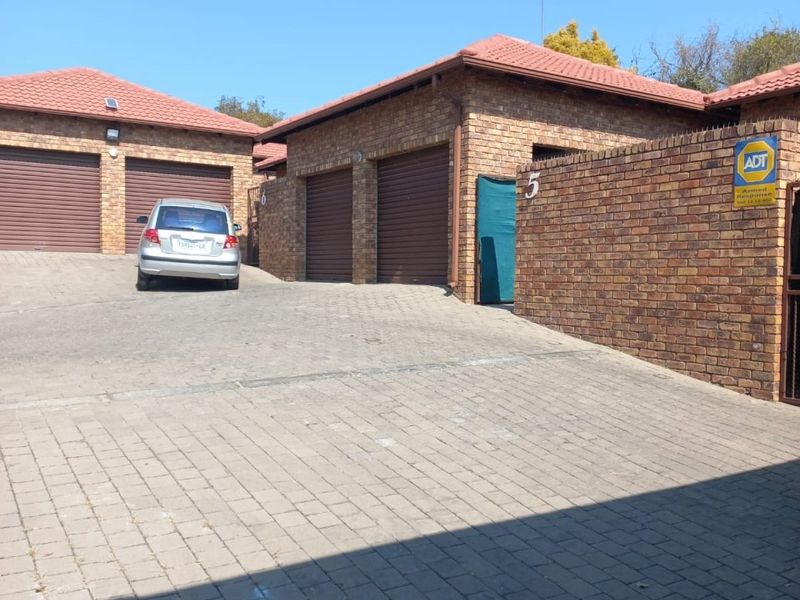 Cluster Rental Monthly In Edenvale - Photo 1