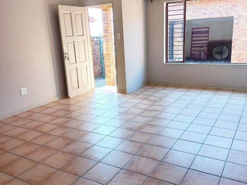Cluster Rental Monthly In Edenvale - Photo 4