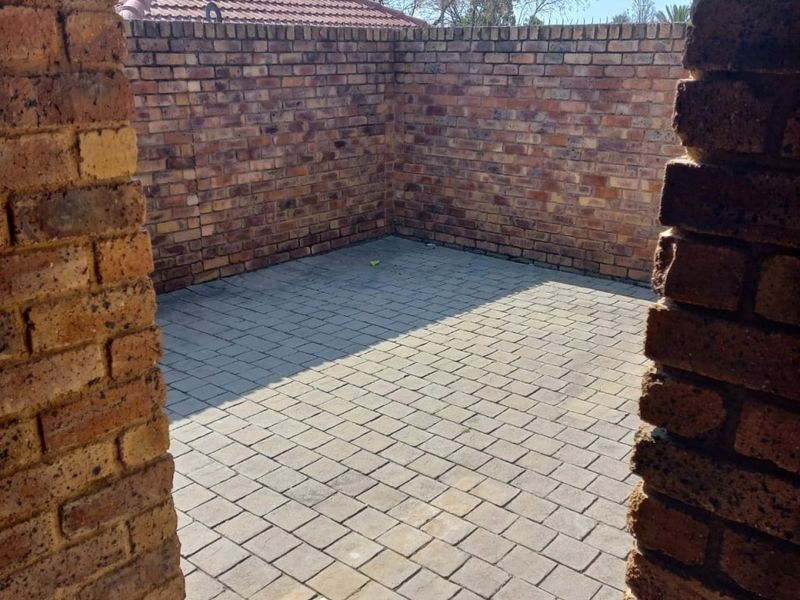 Cluster Rental Monthly In Edenvale - Photo 2
