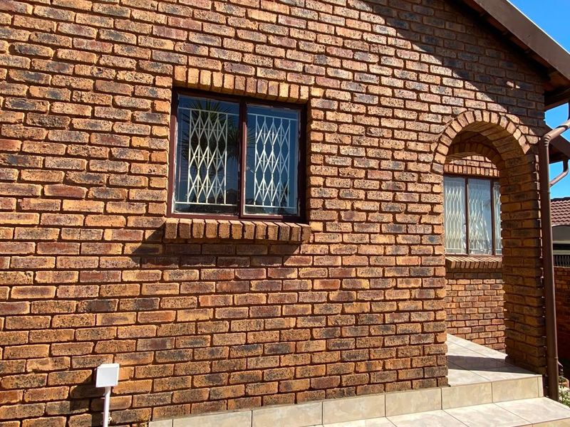 House For Sale In Pretoria - Photo 2