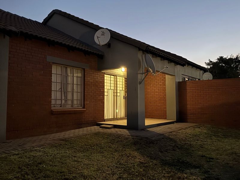 Townhouse Rental Monthly In Centurion - Photo 1