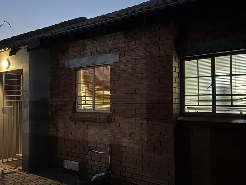 Townhouse Rental Monthly In Centurion - Photo 8