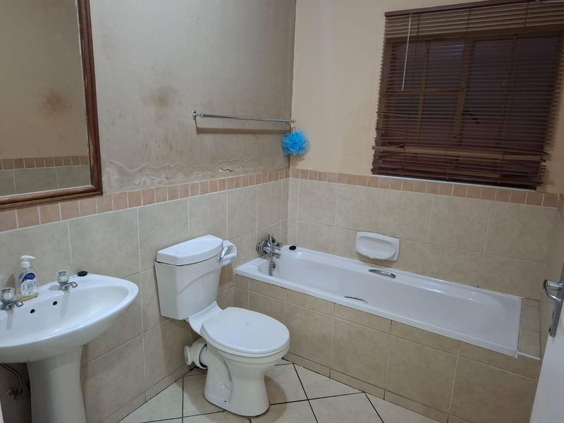 Townhouse Rental Monthly In Centurion - Photo 7