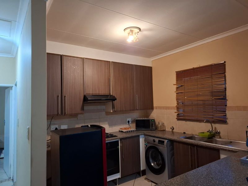 Townhouse Rental Monthly In Centurion - Photo 2