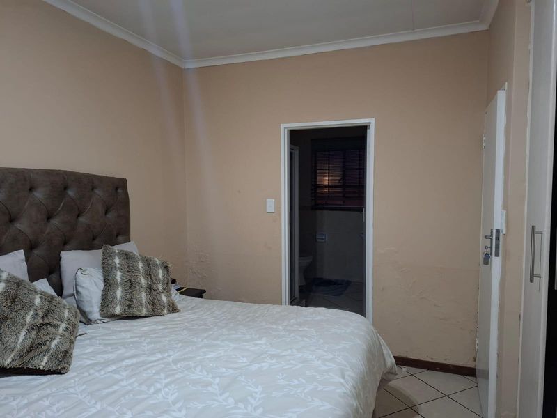 Townhouse Rental Monthly In Centurion - Photo 5