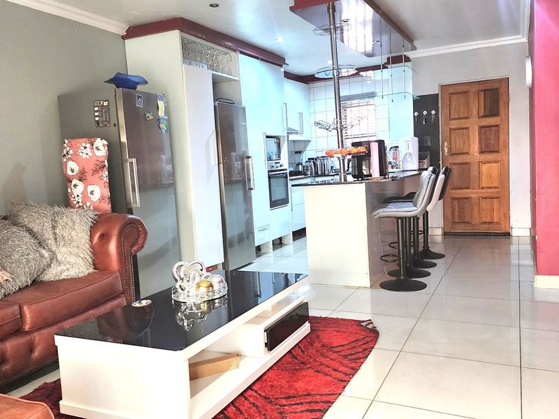 Townhouse For Sale In Centurion - Photo 4