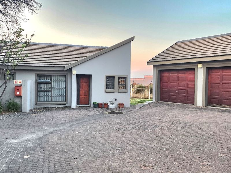 Townhouse For Sale In Centurion - Photo 2