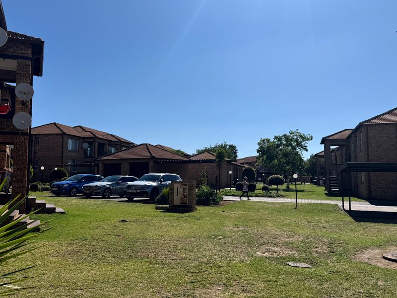 Apartment For Sale In Midrand - Photo 2