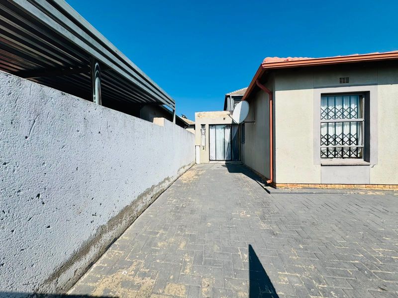 House For Sale In Midrand - Photo 7
